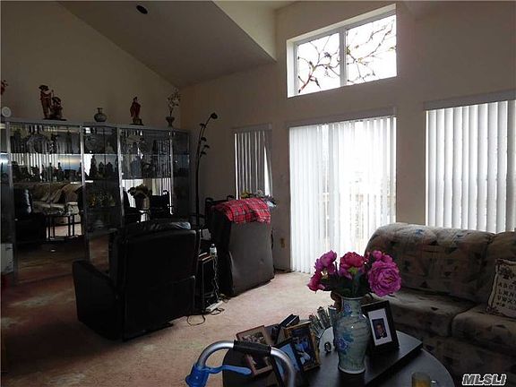 4th image of 46 Sprucewood Blvd