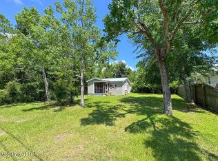 210 Gulfside St, Waveland, MS 39576
