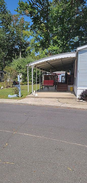 2nd image of 1 Birch Ln