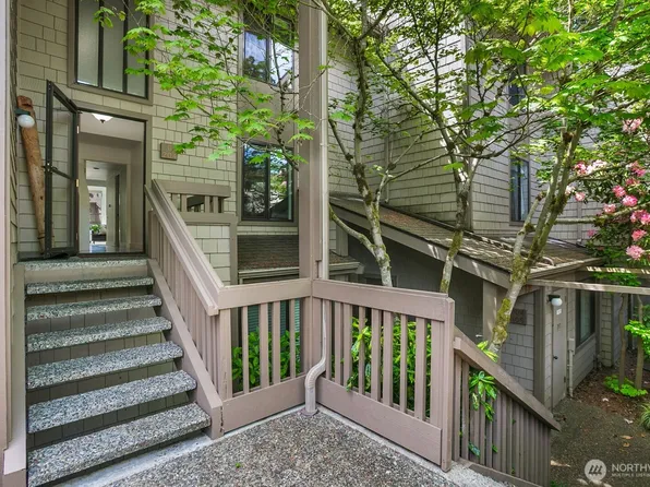 13730 15th Avenue NE #G204, Seattle, WA 98125