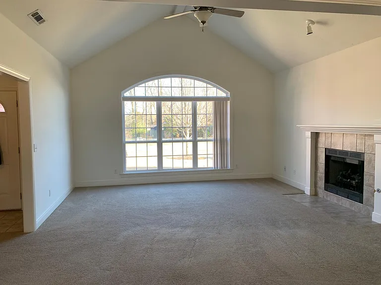 702 Tunbridge Dr — Photo 4