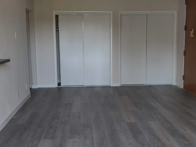 5725 Reseda Blvd — Photo 10