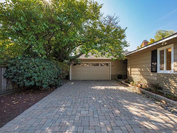 3rd image of 332 Lexington Dr