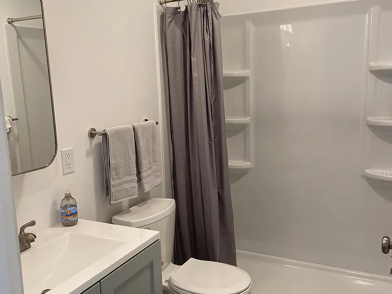 318 E Alvarado Rd — Photo 8