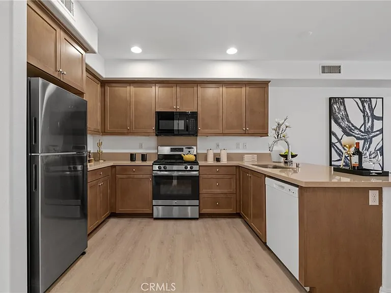 312 N Fenimore Ave — Photo 12