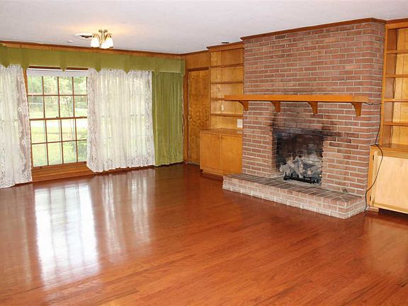 2nd image of 115 Dogwood Dr
