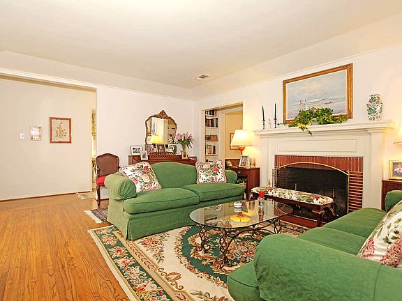 5th image of 1153 Stanford St