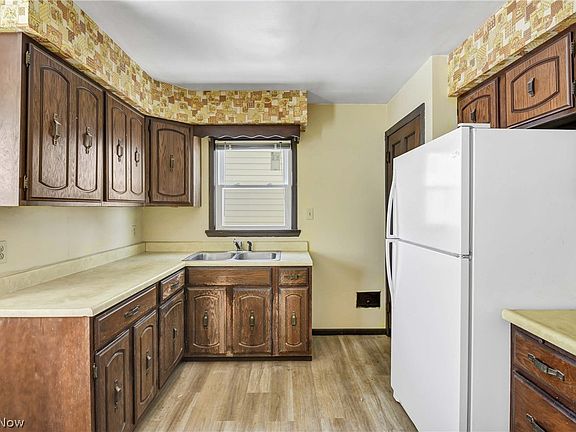 3rd image of 5615 Luelda Ave