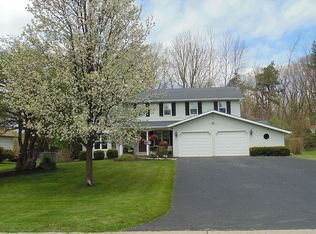 14 Pinewood Knl, Rochester, NY 14624