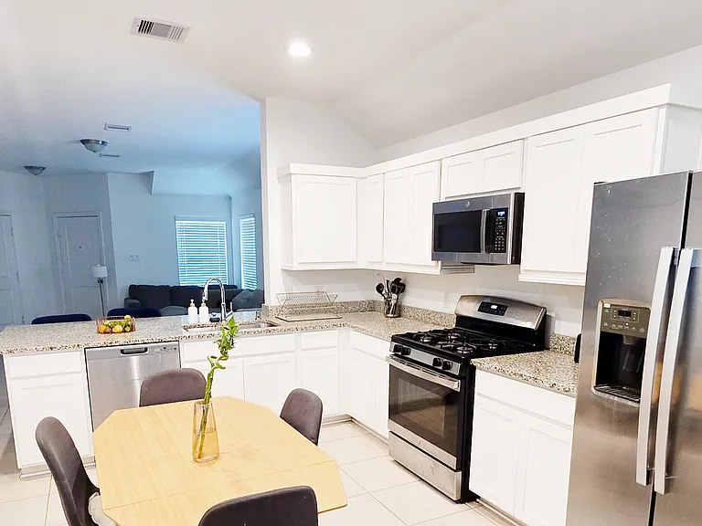 Robins Wood Dr — Photo 6