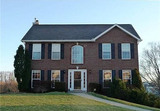 1st image of 207 Saint Leonards Ln
