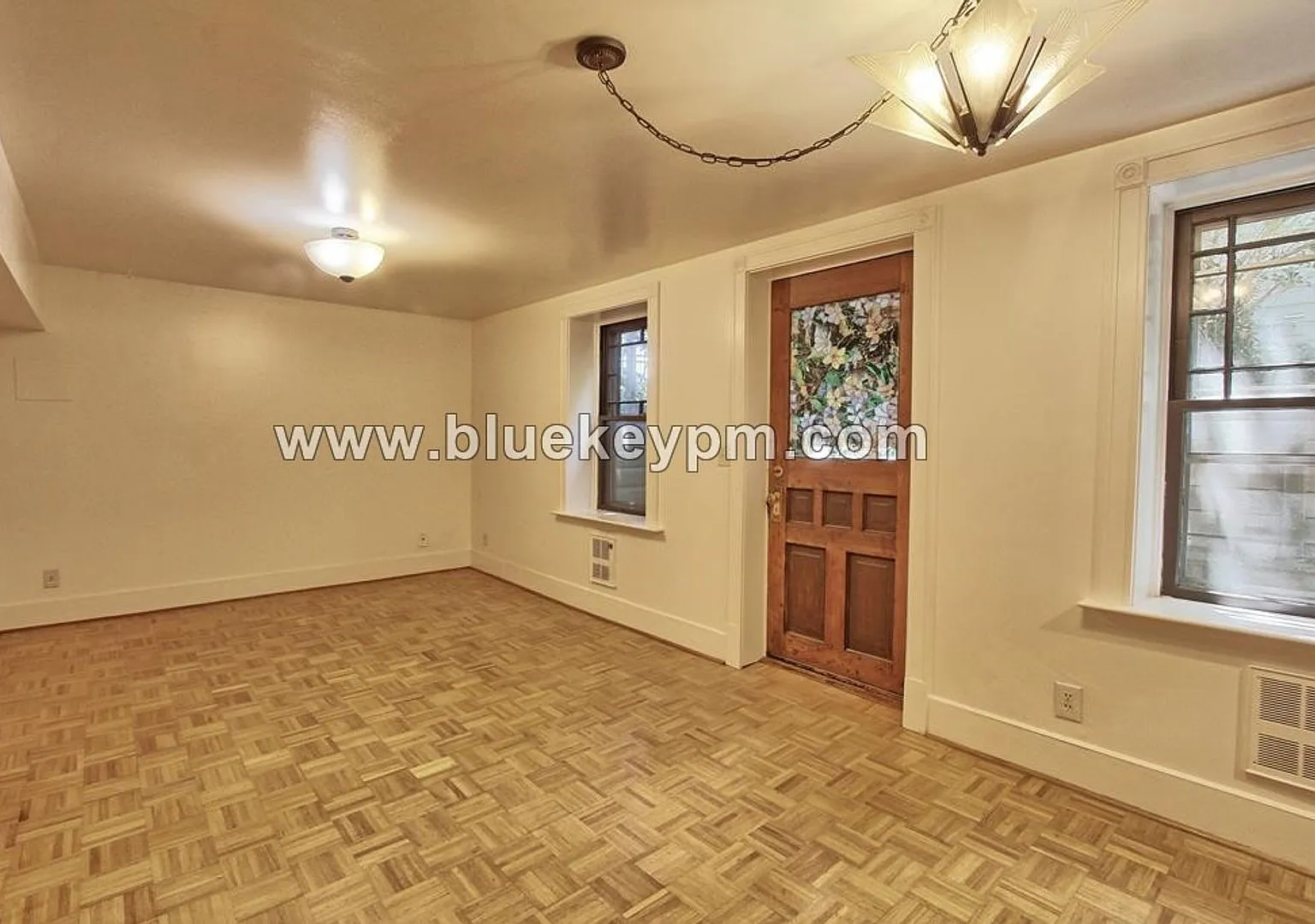 2 Bed, 1 Bath Remodeled Unit Near OHSU and Portland VA Medical Center — Photo 4