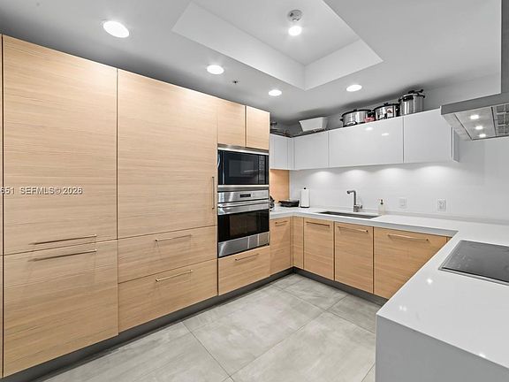 3rd image of 17111 Biscayne Blvd #503