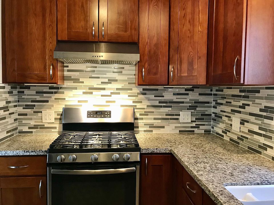 1st image of 676 Easton Ave
