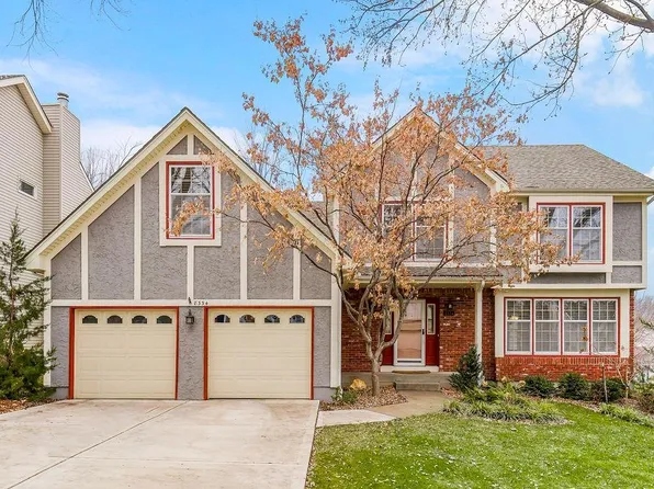 8334 Greenwood Cir, Lenexa, KS 66215