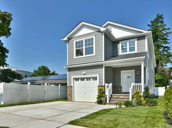 44 Bell Street, Valley Stream, NY 11580