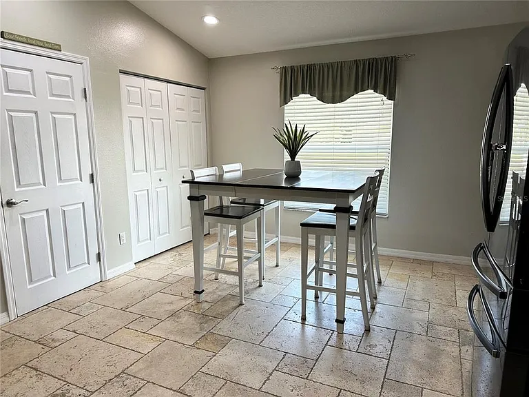 7 Lancaster Ln — Photo 7