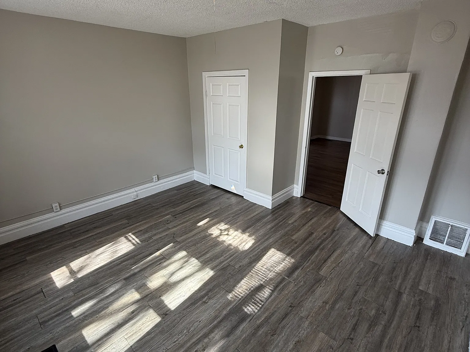 691 5th St. E - Unit 1 — Photo 2
