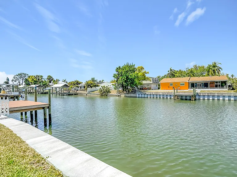 8733 Bay Pointe Dr — Photo 28