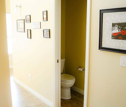 3rd image of 39 Parkwood Cir