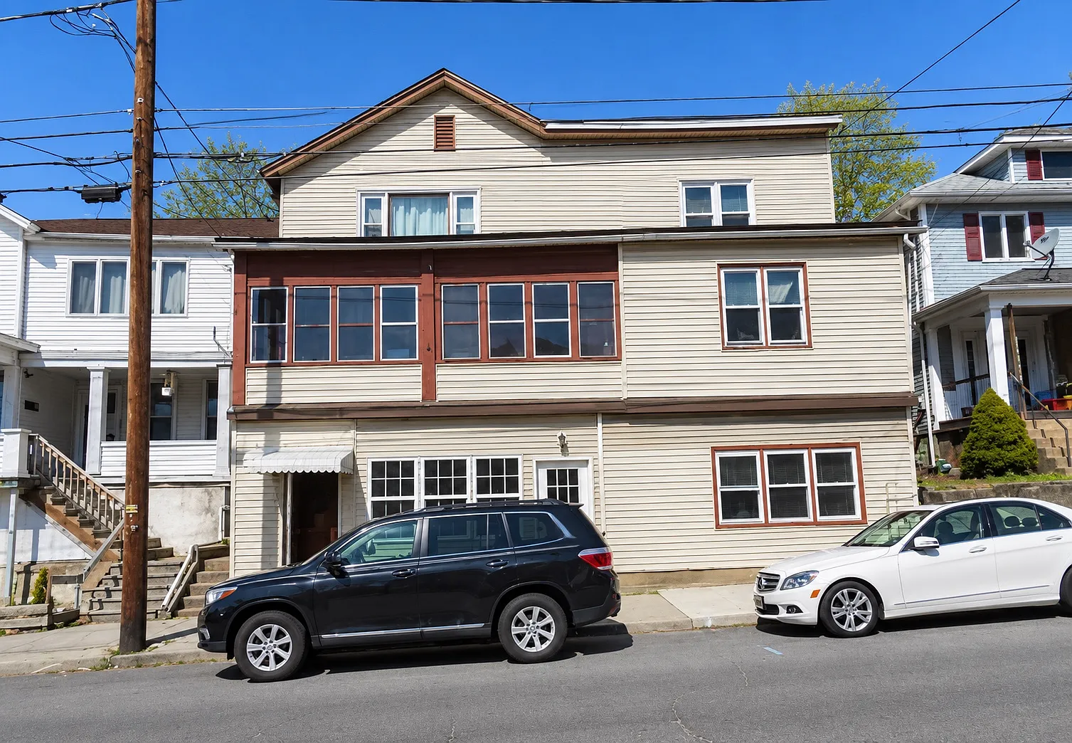 3 bed, 1100 sqft, $1,350 — Photo 1