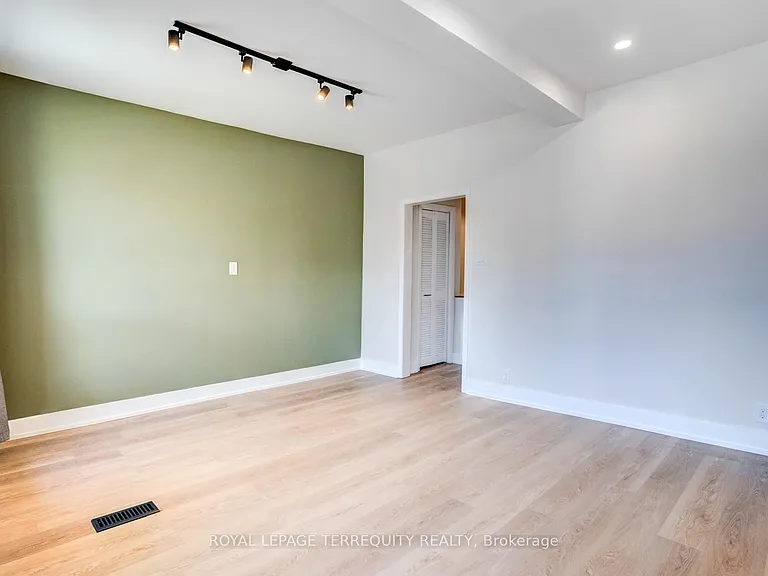 743 Gerrard St E #UPPER — Photo 3
