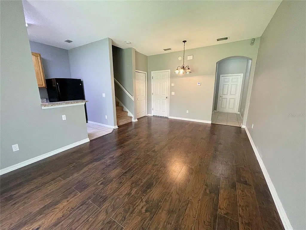 3 bed, 2.5 bath, 1203 sqft, $1,900 — Photo 3