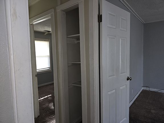 4th image of 45 Carver Cir