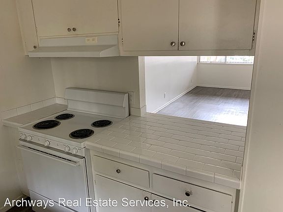 4th image of 127 W Santa Barbara St APT L