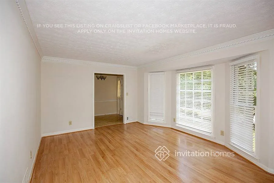 458 Glendale Ct Stone Mountain, GA 30087 — Photo 3