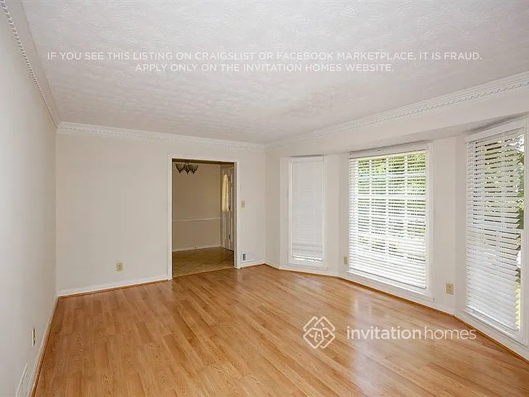 458 Glendale Ct — Photo 3