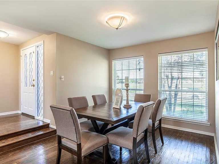 4428 Emerson Dr — Photo 8