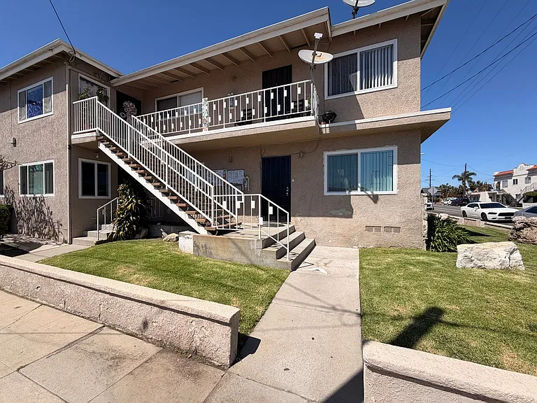 1845 S Grand Ave #1 — Photo 14