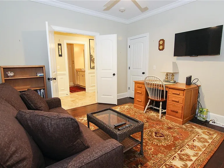 105 Gascoigne Ave #102 — Photo 19