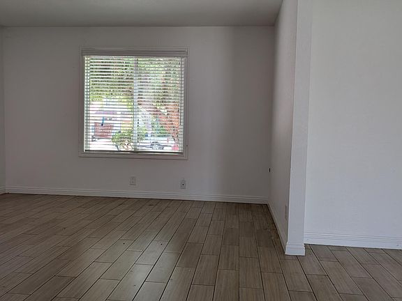 3rd image of 239 Katherine Ct
