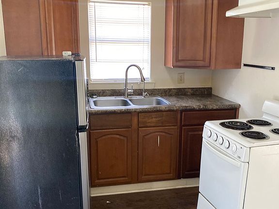 2nd image of 3115 Milton St #1/2