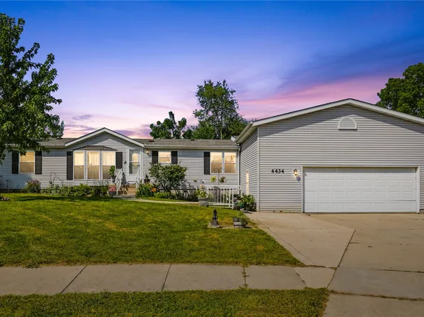4434 Megan Ct NW, Cedar Rapids, IA 52405