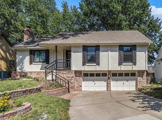 507 NE Country Ln, Lees Summit, MO 64086