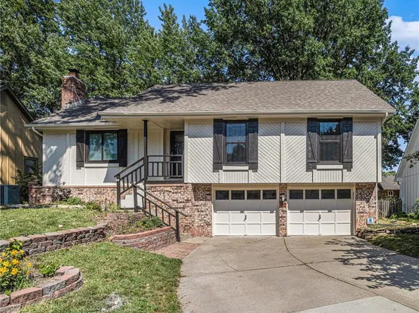 507 NE Country Ln, Lees Summit, MO 64086