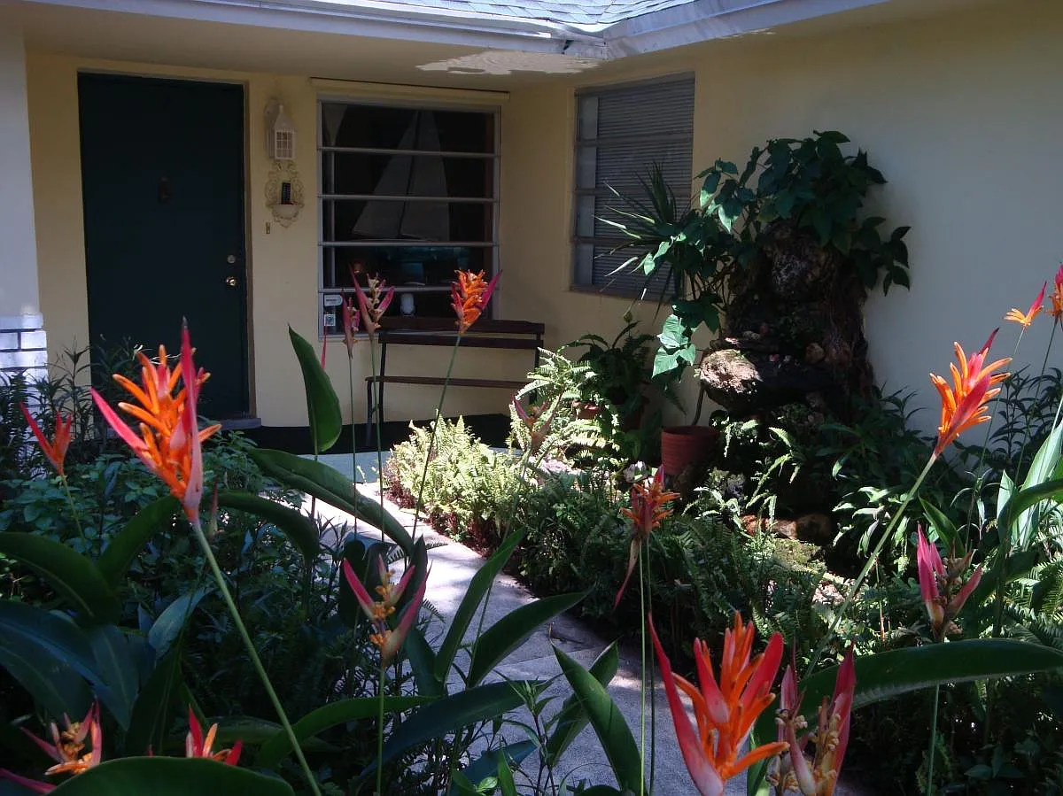 639 Lindell Boulevard — Photo 2