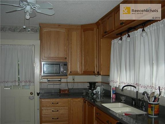 4th image of 1104 W College St