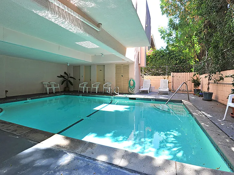 15222 Magnolia Blvd — Photo 9