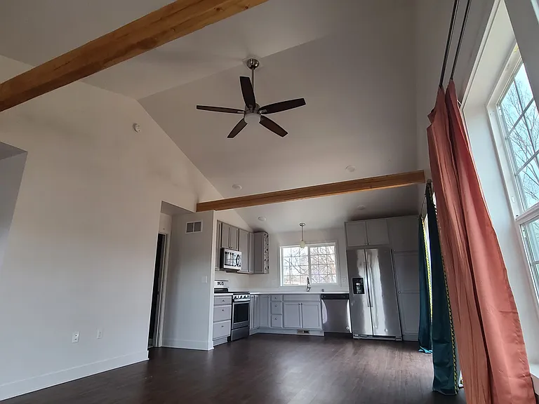 424 E Beaver Ave — Photo 2