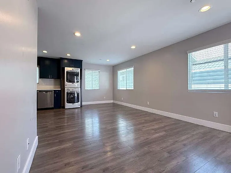 3652 1/2 Percy St #LOWER — Photo 6