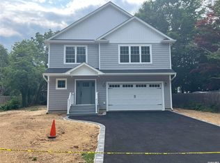 14 Fir St, Ronkonkoma, NY