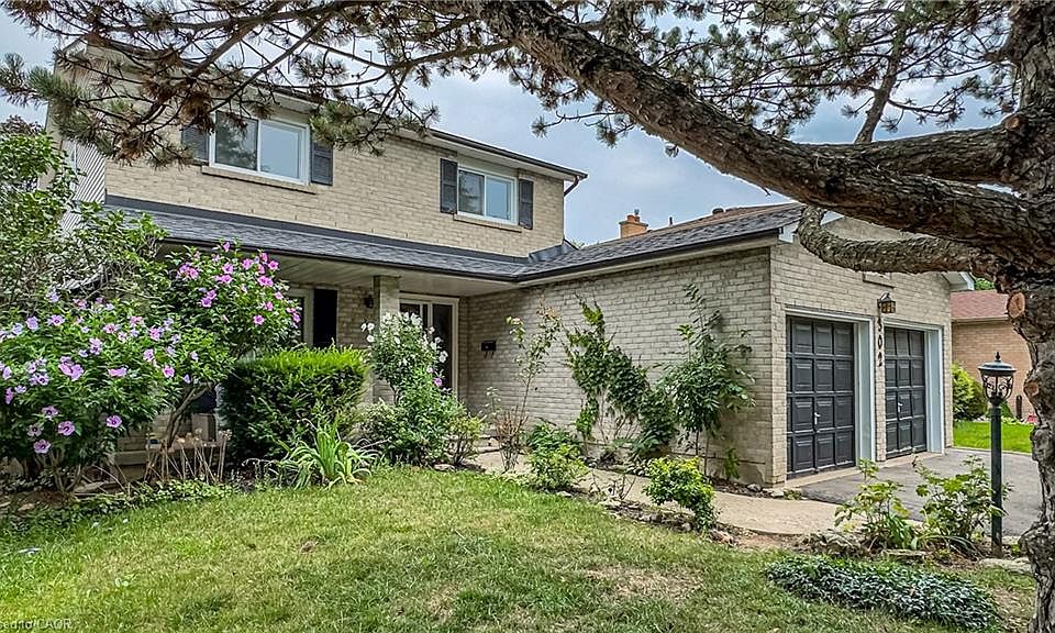 1st image of 302 Randall Cres