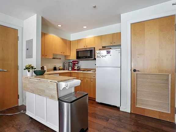 2nd image of 131 Tremont St APT 6D