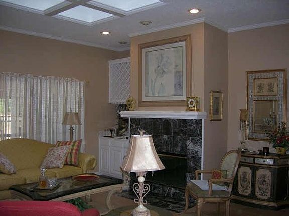 2nd image of 3720 Marlborough Ct