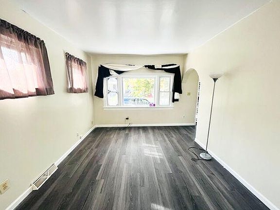 3rd image of 96 Alma Ave