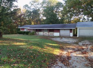 7215 Woodland Hills Rd, Rushville, IL 62681